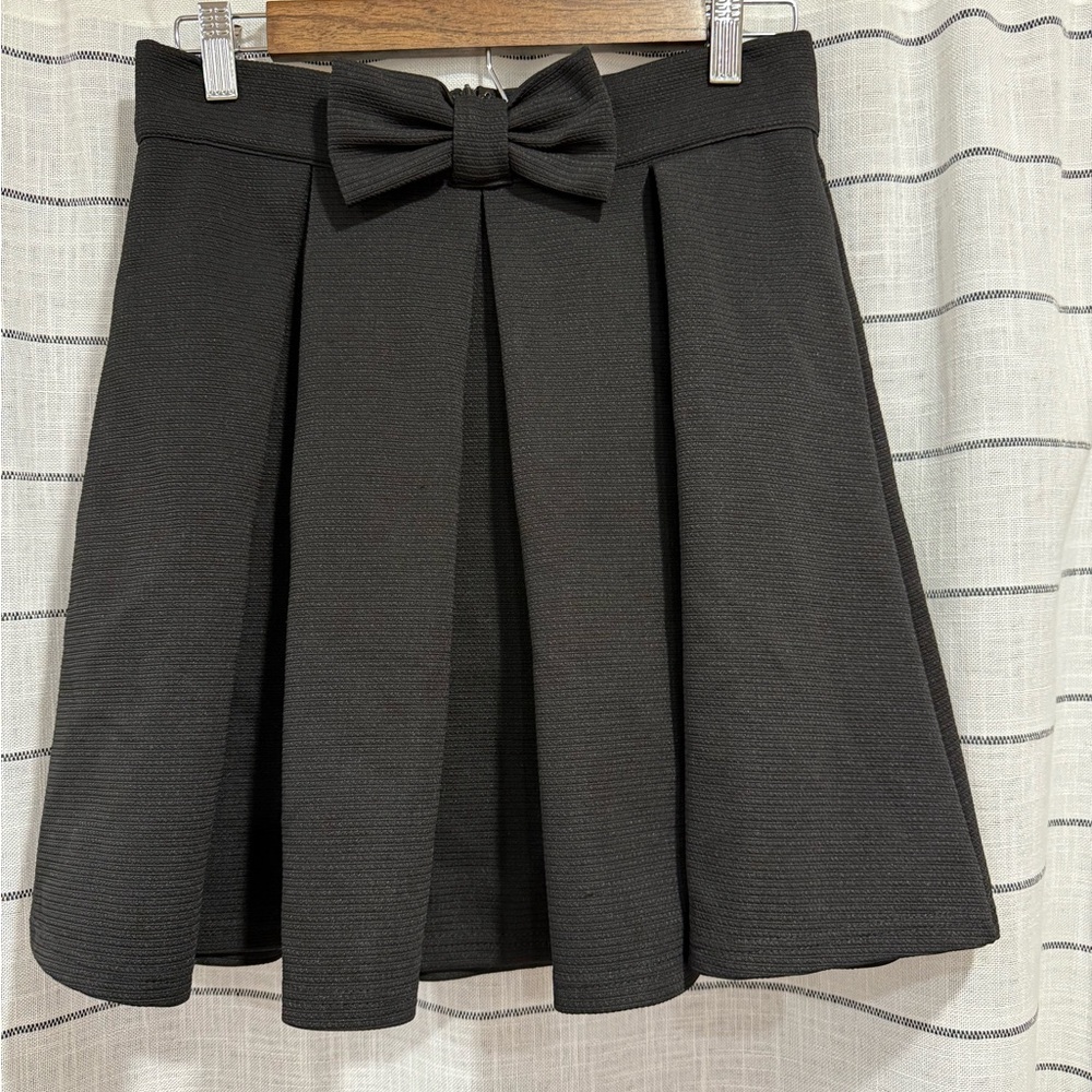 Elegant Black Skirt with Bow Detail